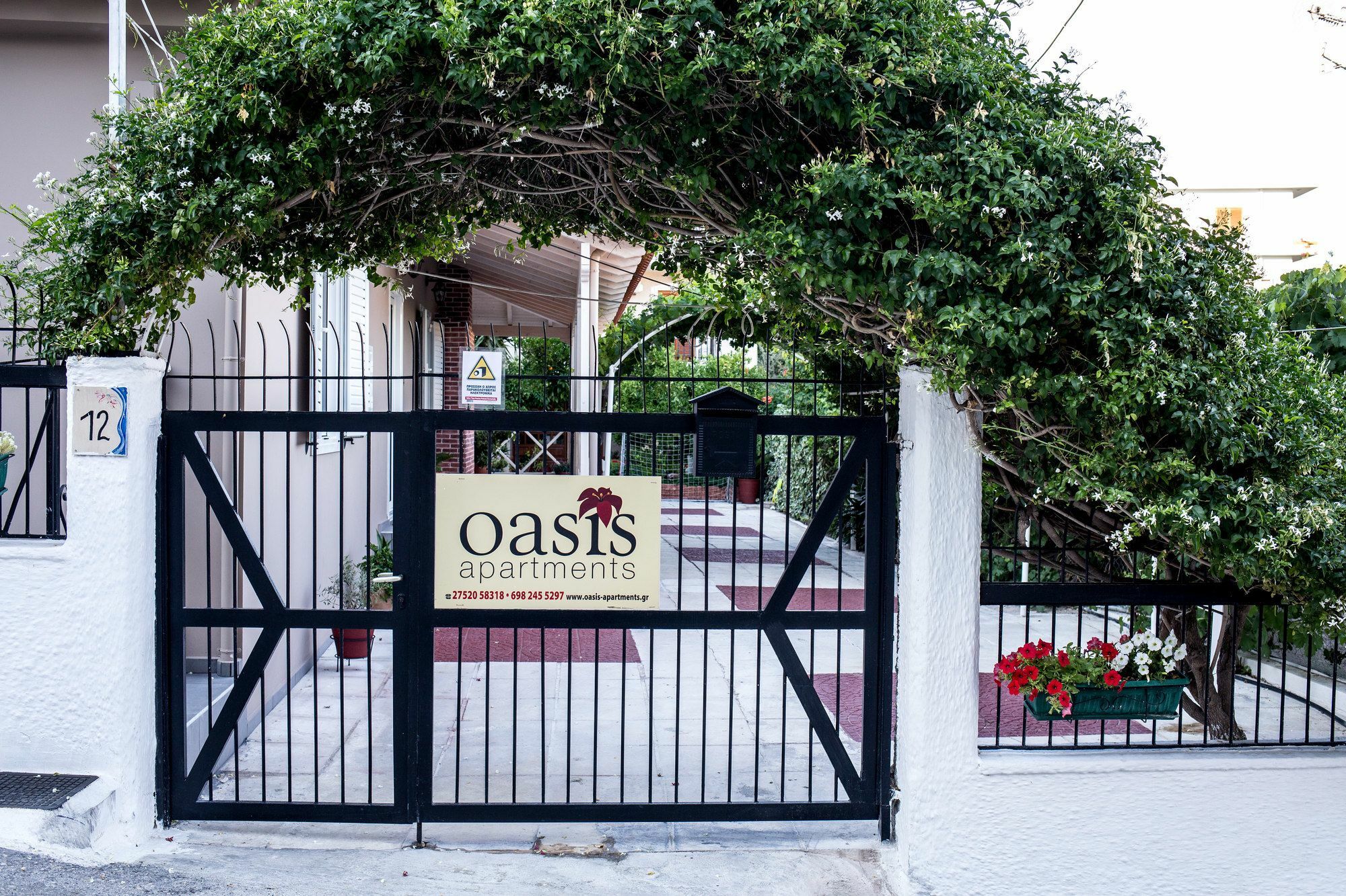 Oasis Apartments トロン エクステリア 写真